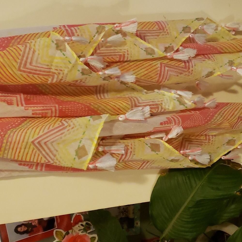 L.I.B. New York, square, hand crafted scarf - Picture 3 of 4